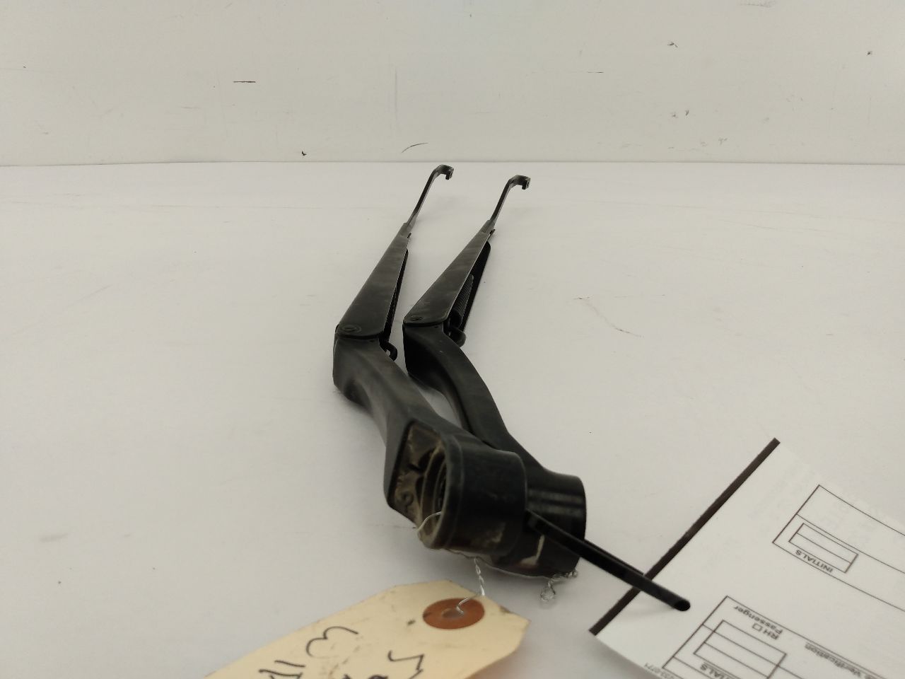 Lexus IS300 Pair Of Front Wiper Arms