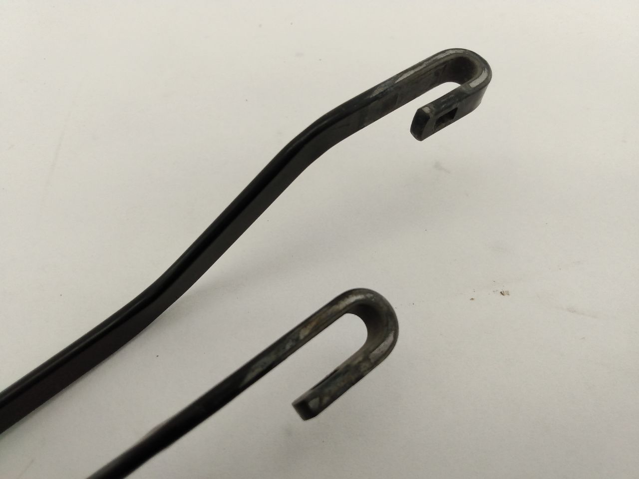 Lexus IS300 Pair Of Front Wiper Arms