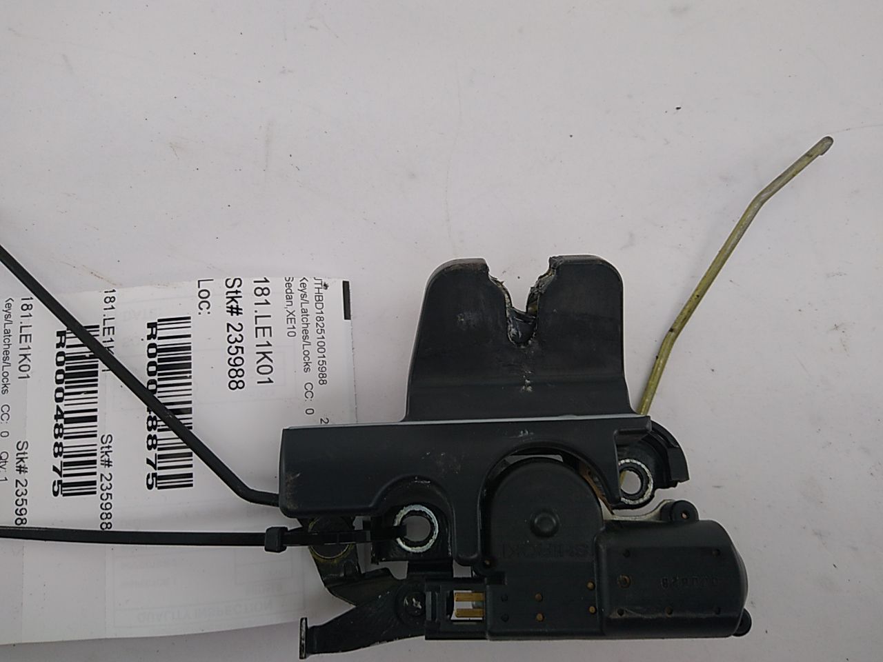 Lexus IS300 Rear Trunk Latch - 0