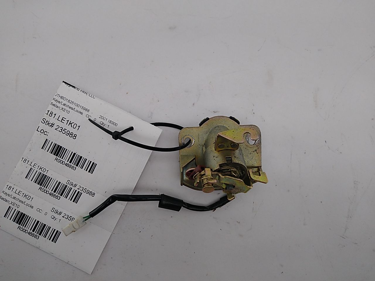 Lexus IS300 Rear Trunk Lock - 0