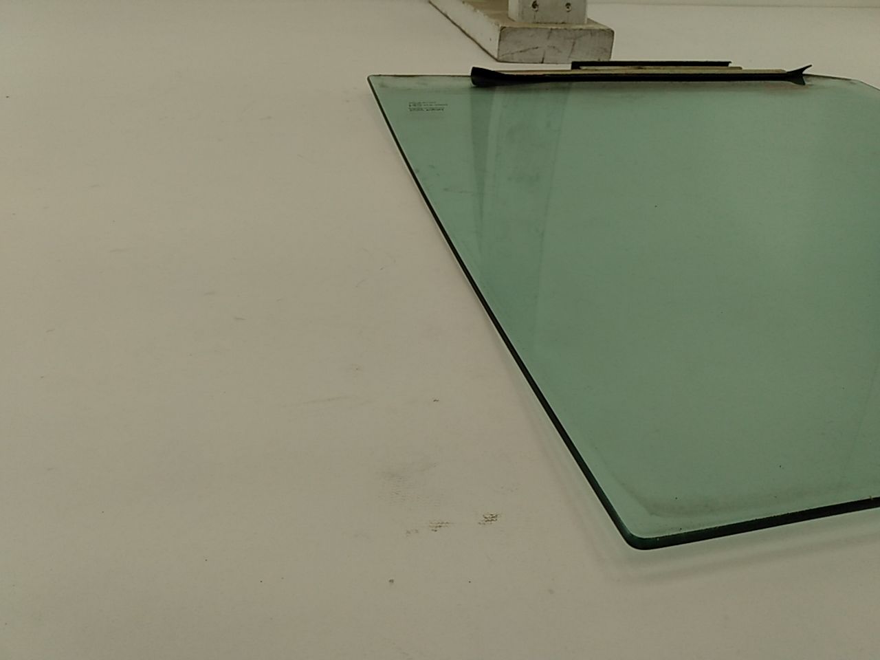 Land Rover Range Rover Rear Left Door Window Glass