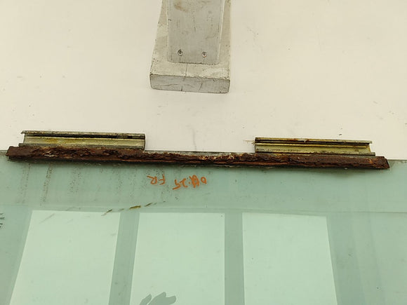 Land Rover Range Rover Front Right Door Window Glass