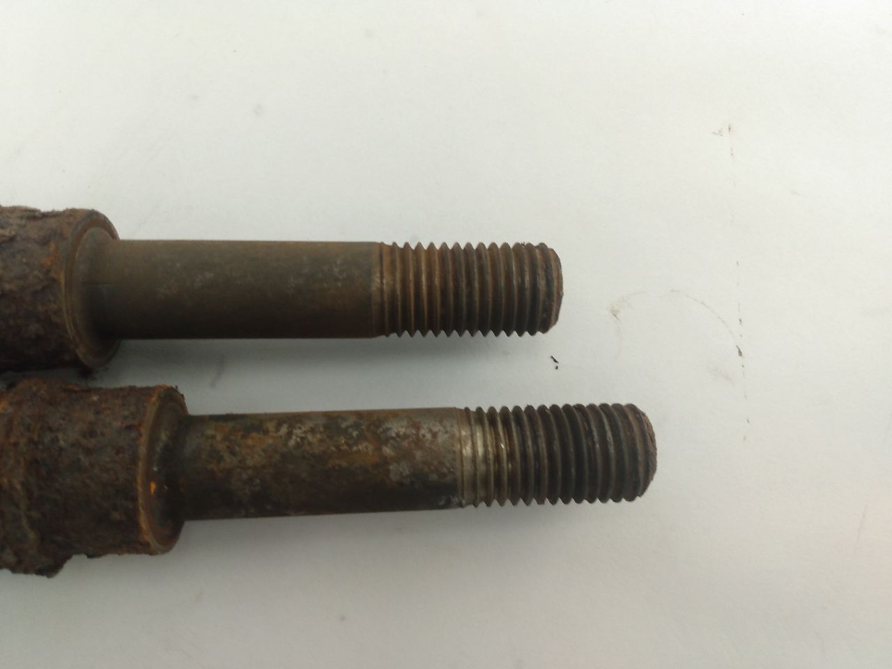 Land Rover Range Rover Pair Of Toe Link Spindle Rods