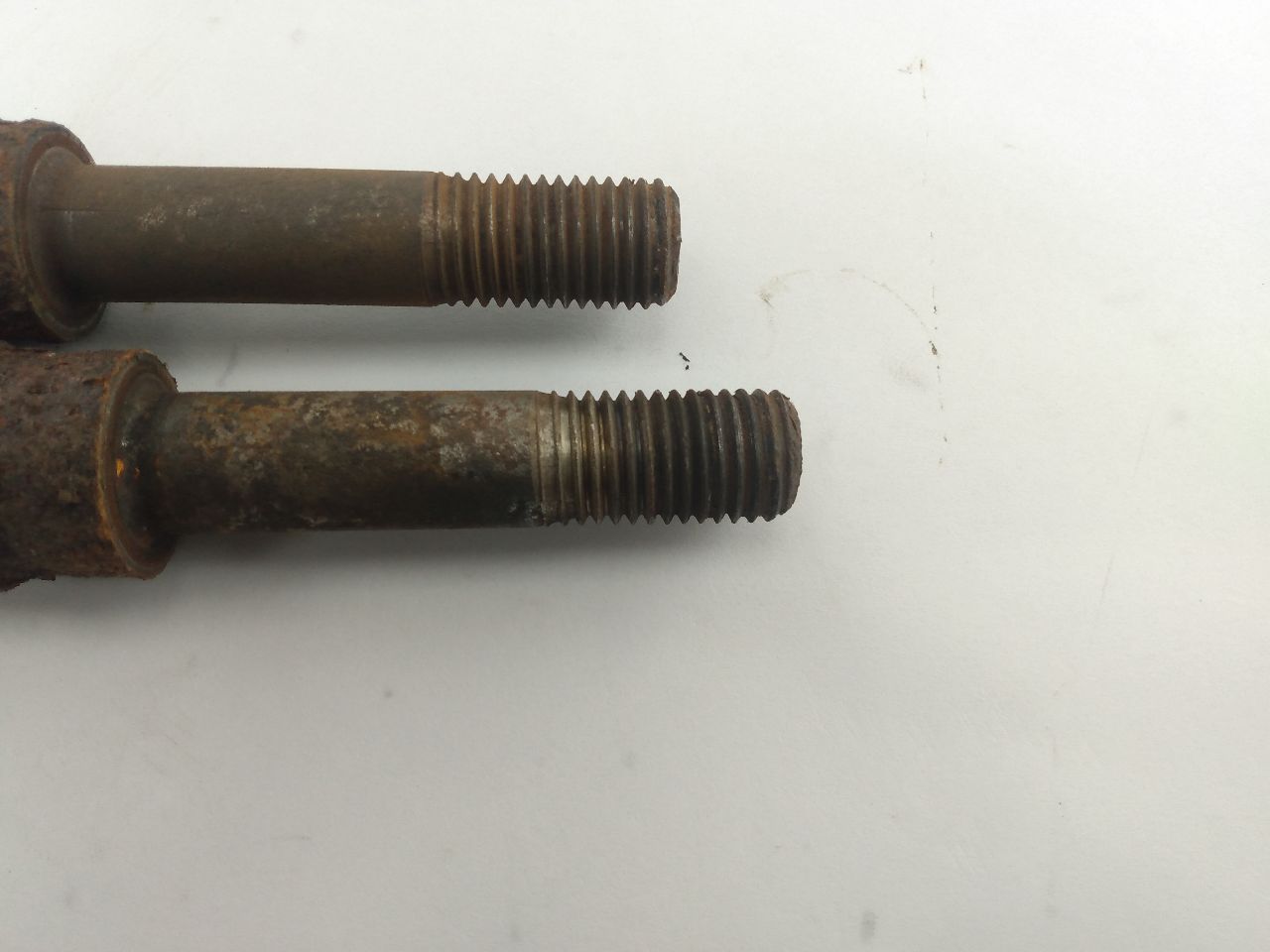 Land Rover Range Rover Pair Of Toe Link Spindle Rods