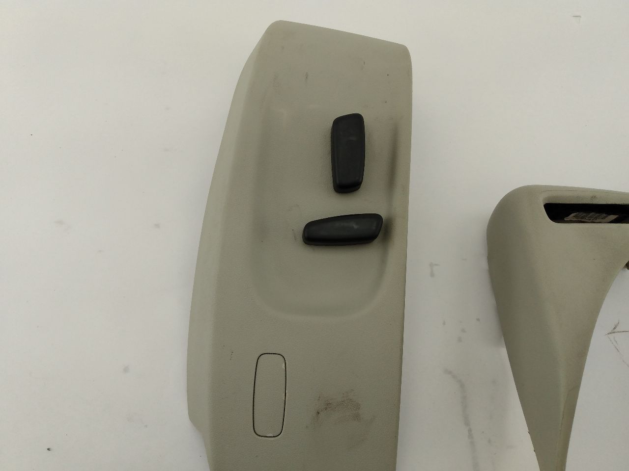 Saab 9-3 Set Of Front Right Lower Seat Trim - 0