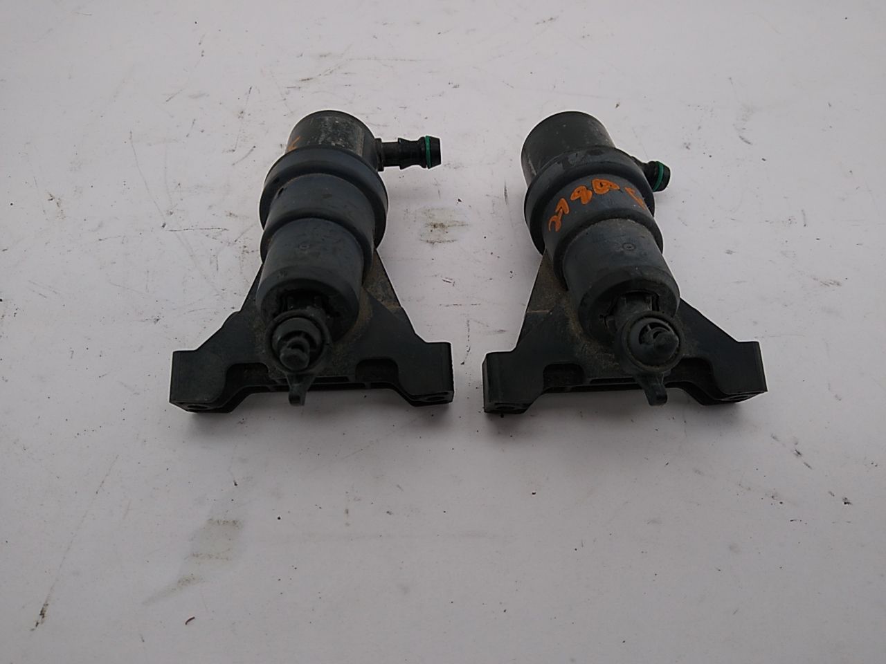 BMW 750LI Pair Of Headlight Washer Nozzles - 0