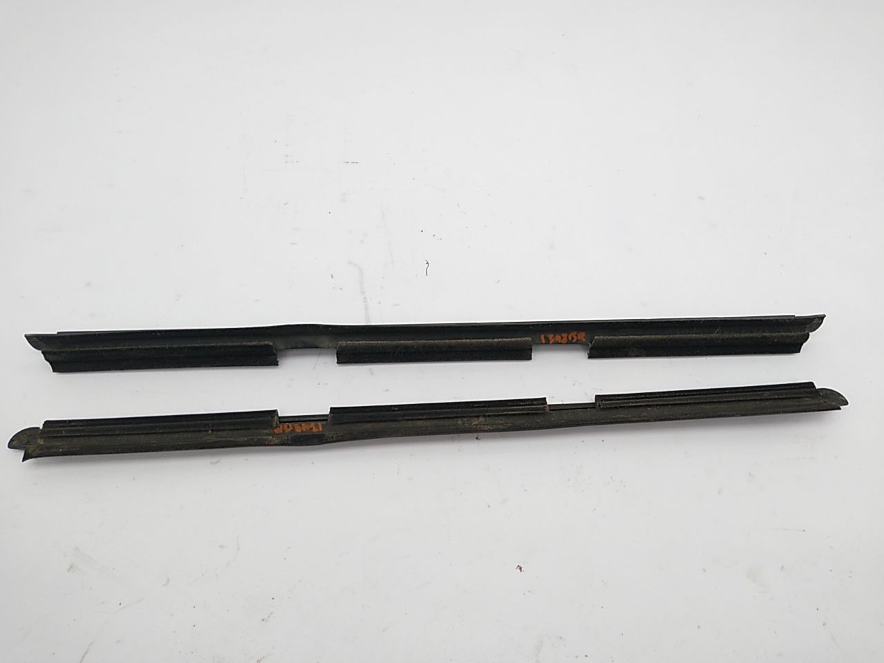 Jeep Cherokee Pair Of Rear Right Beltline Moulding