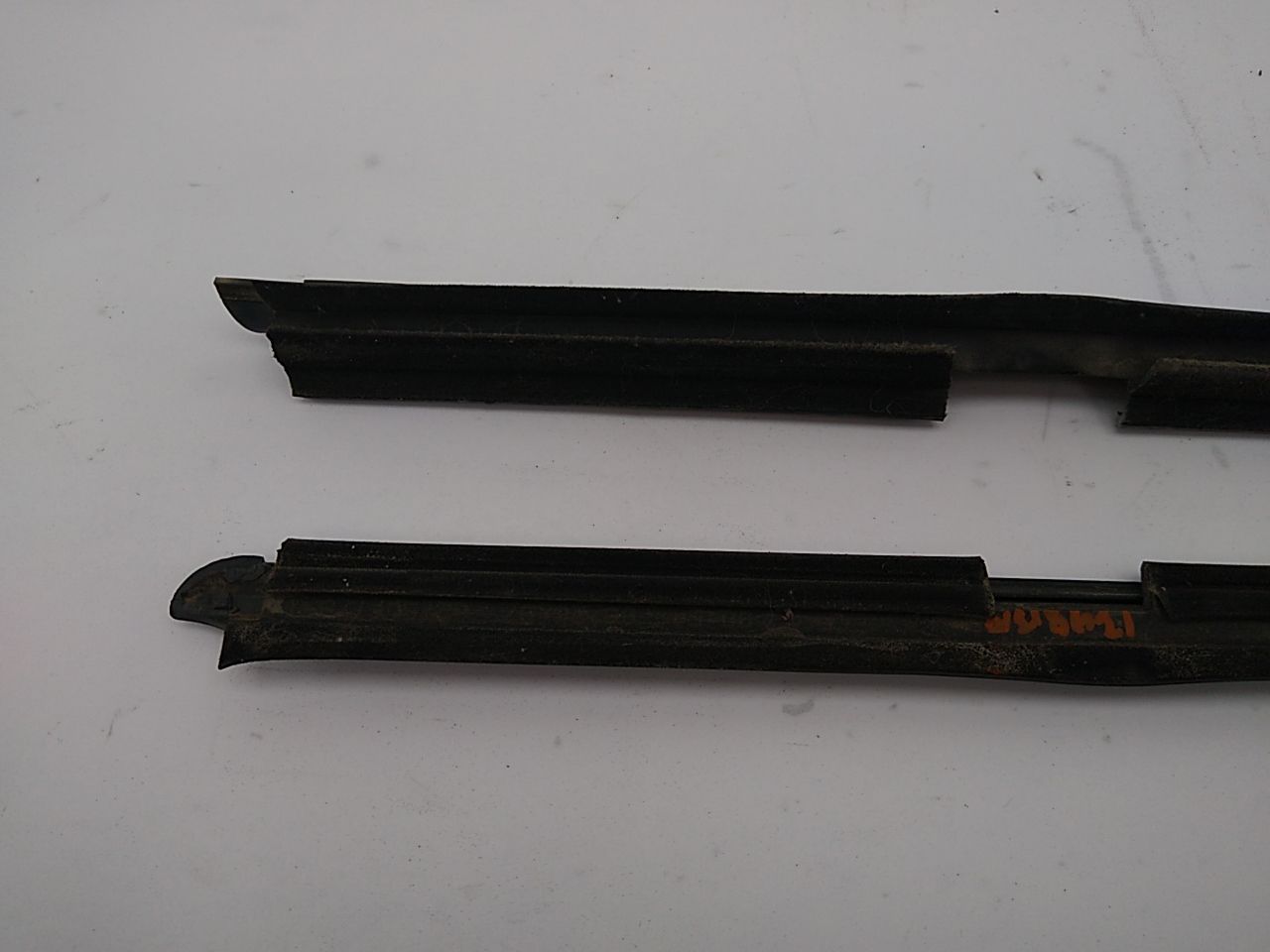 Jeep Cherokee Pair Of Rear Right Beltline Moulding