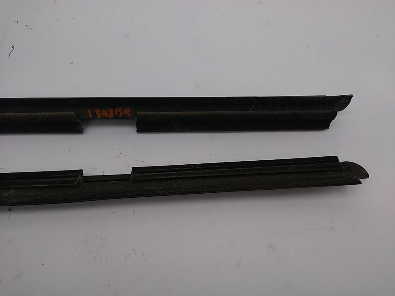 Jeep Cherokee Pair Of Rear Right Beltline Moulding