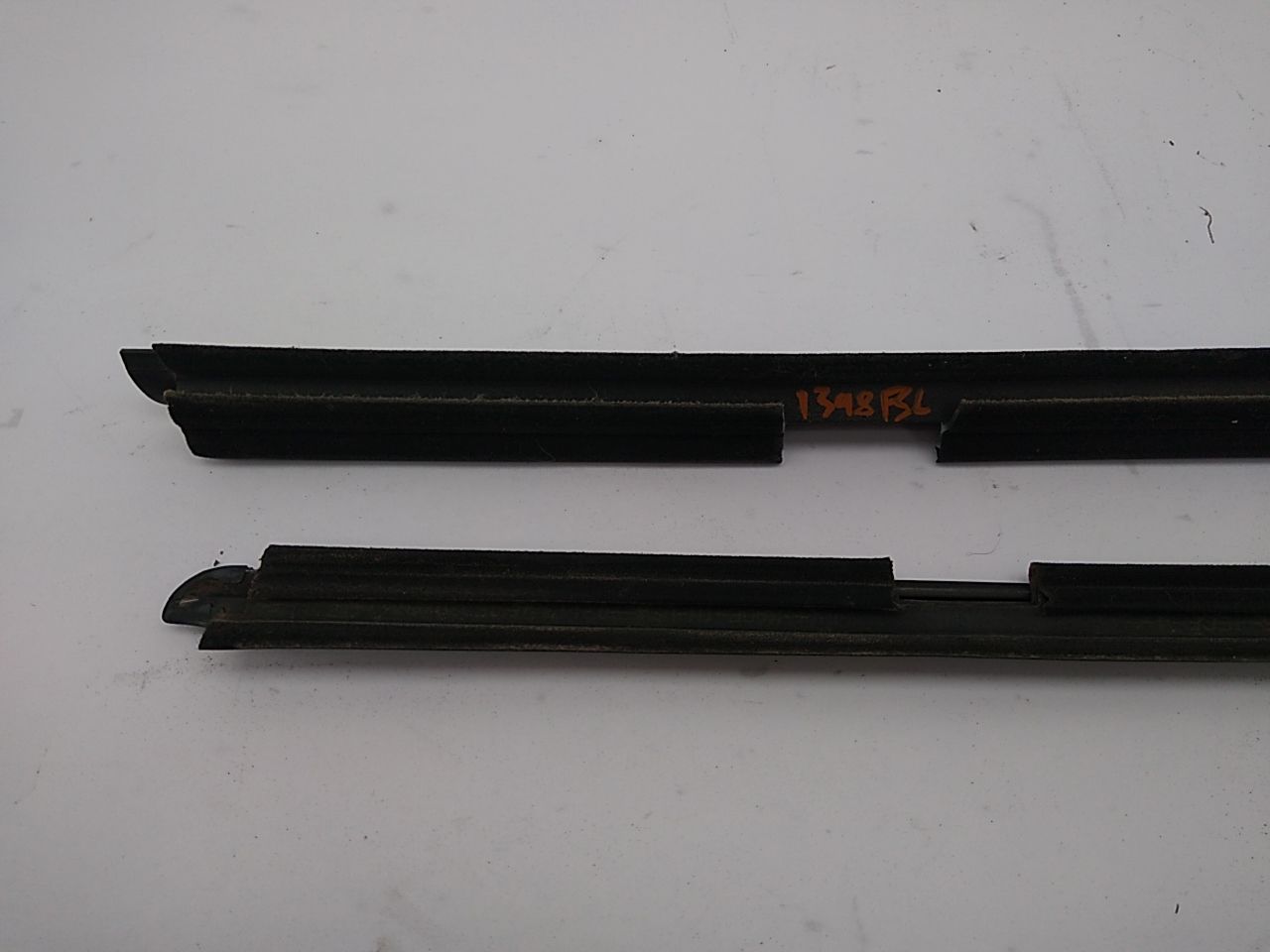 Jeep Cherokee Pair Of Rear Left Beltline Moulding