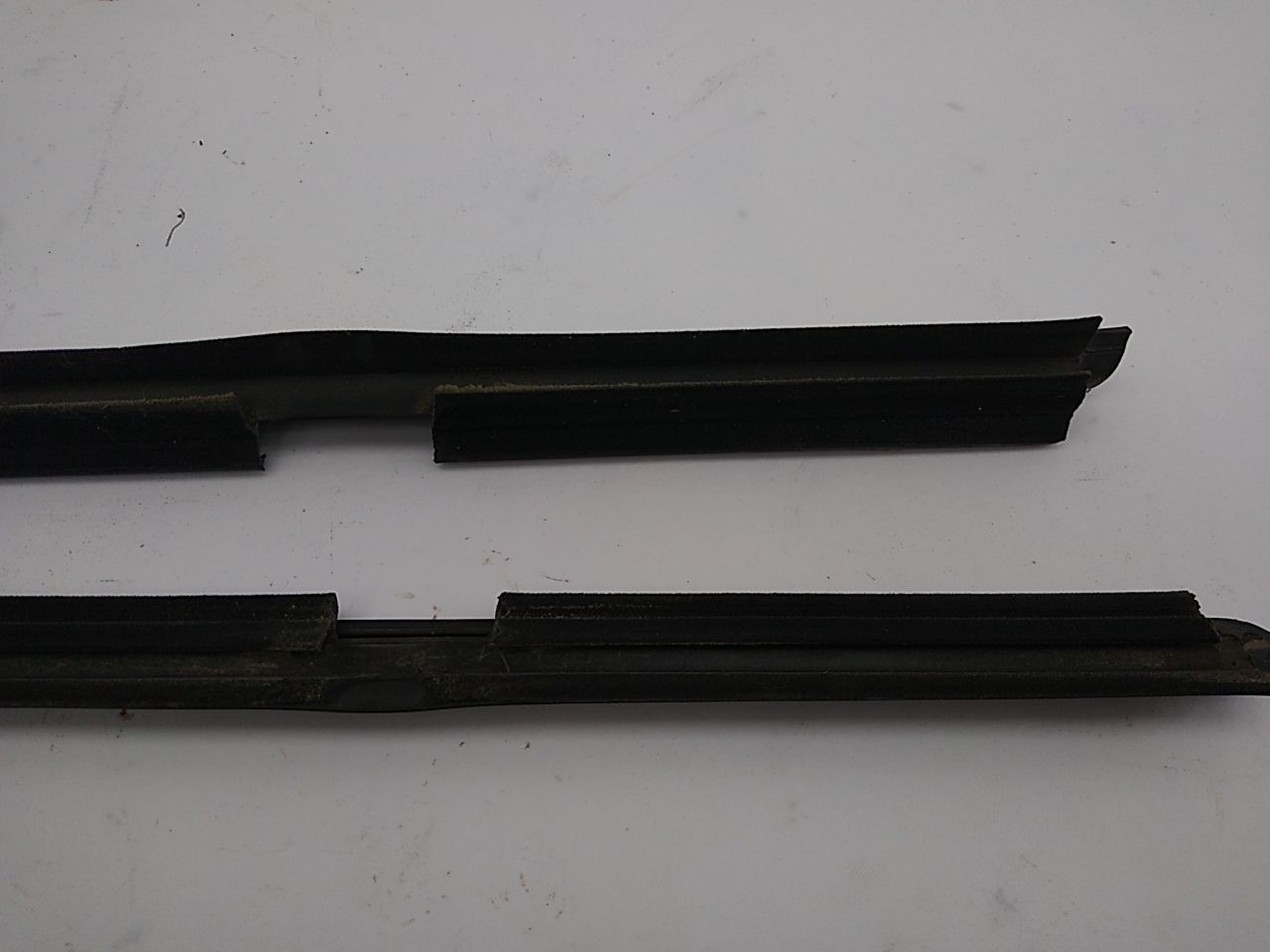 Jeep Cherokee Pair Of Rear Left Beltline Moulding