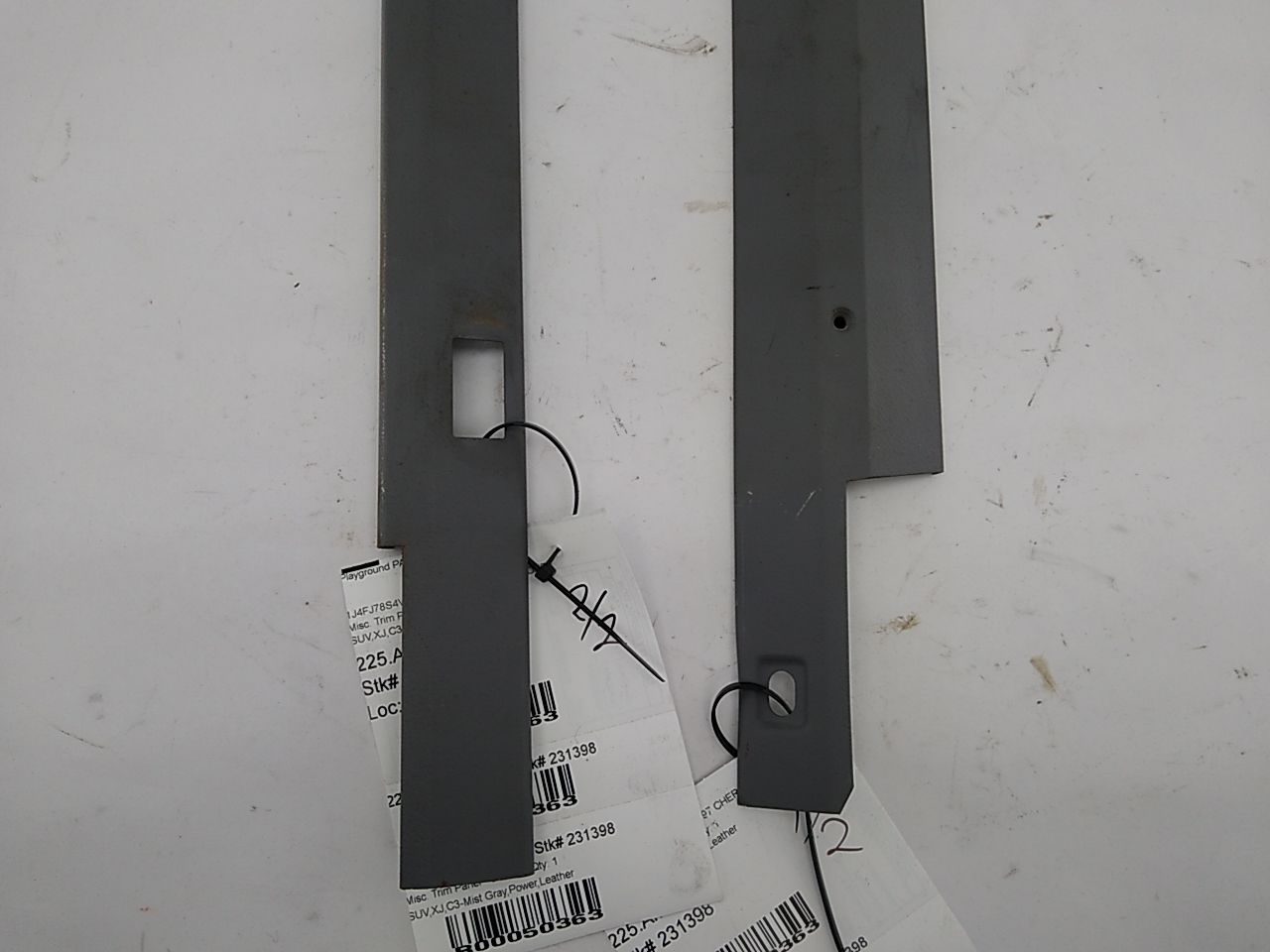 Jeep Cherokee Pair Of Rear Right Upper B - C Pillar Trim
