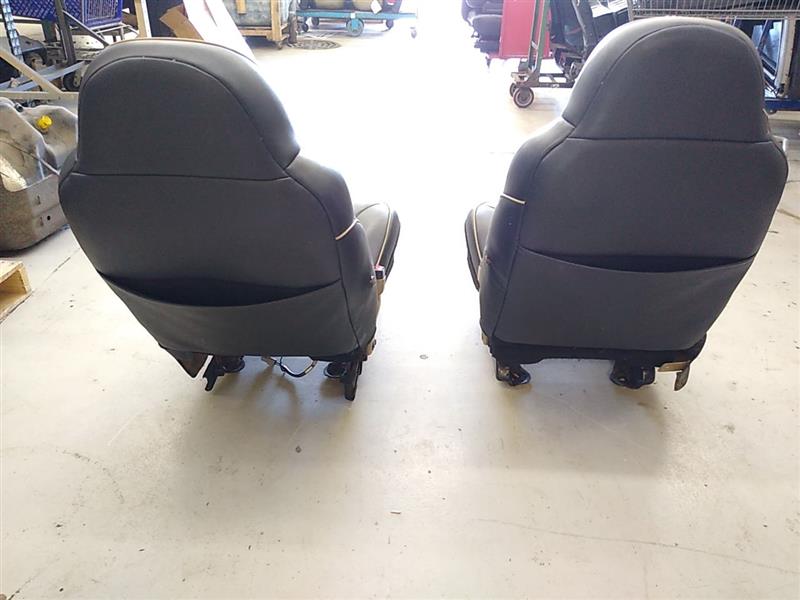 Ford Excursion Pair Of Front Seats