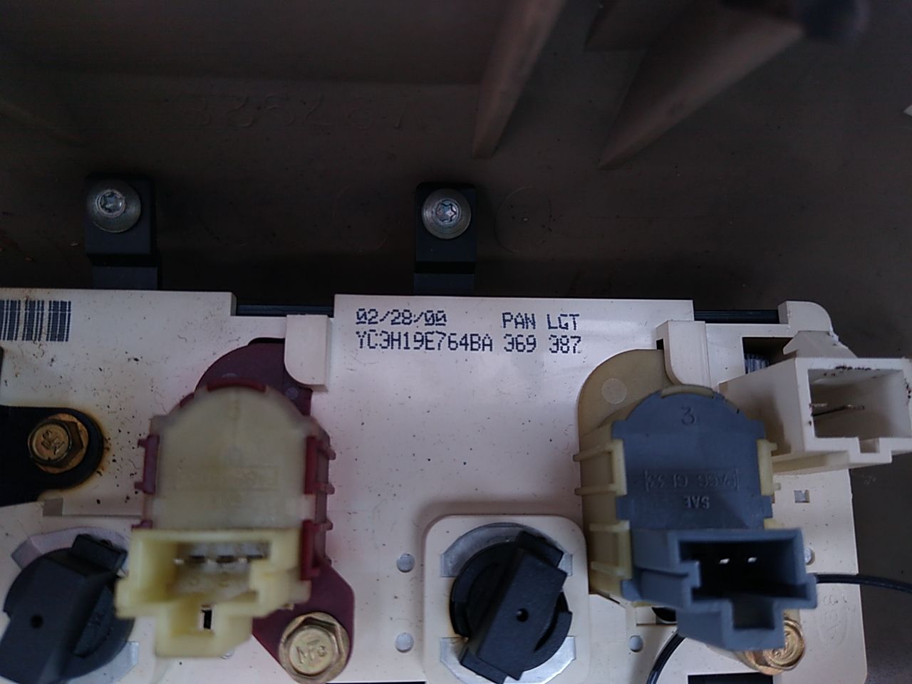 Ford Excursion Rear Center Overhead Temperature Control Panel