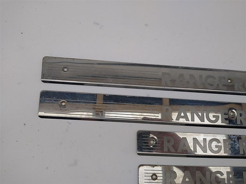 Land Rover Range Rover Set Of Side Skirt Logos - 0