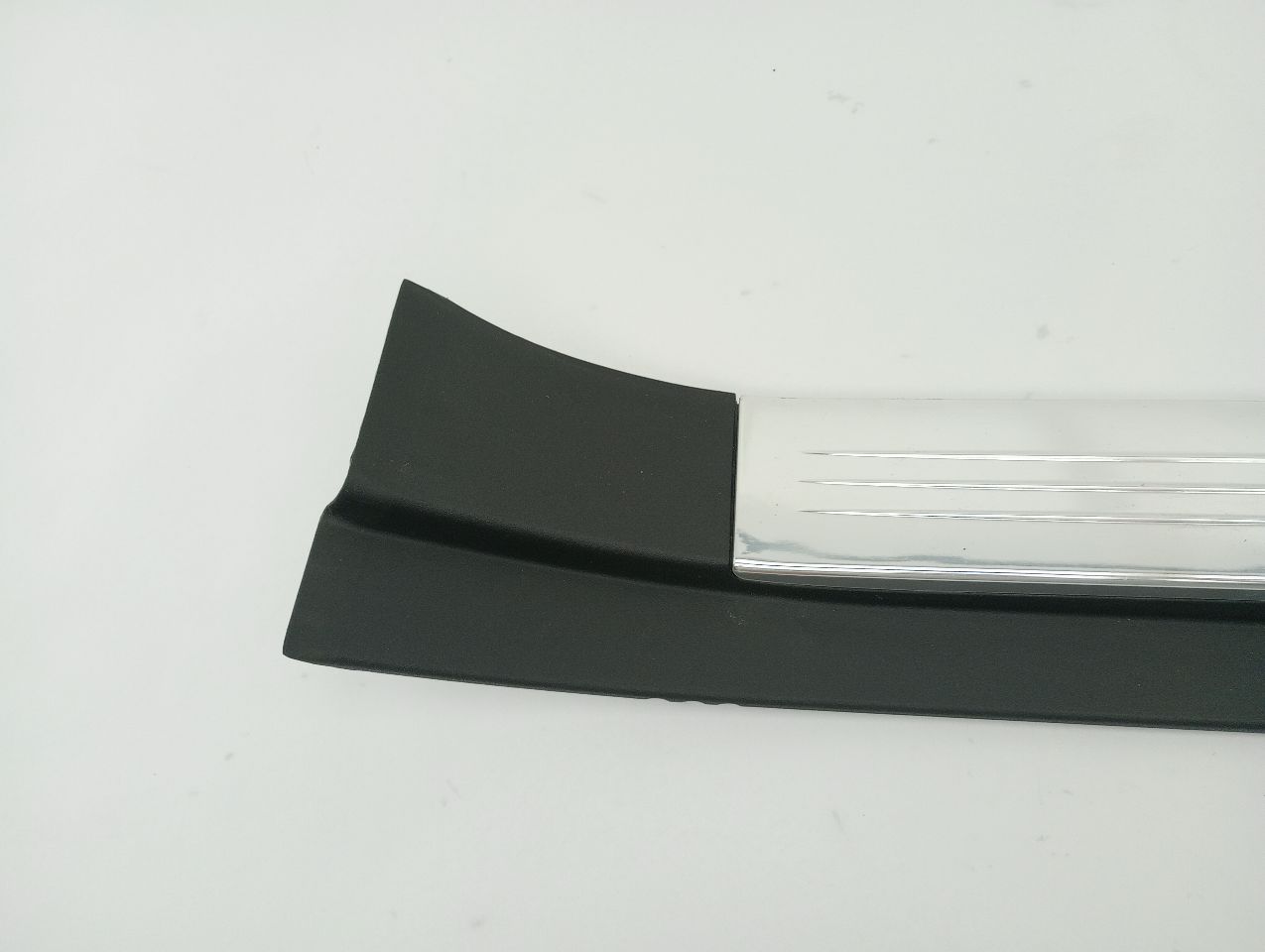 Mercedes SL550 Front Right Door Scuff Trim Panel - 0