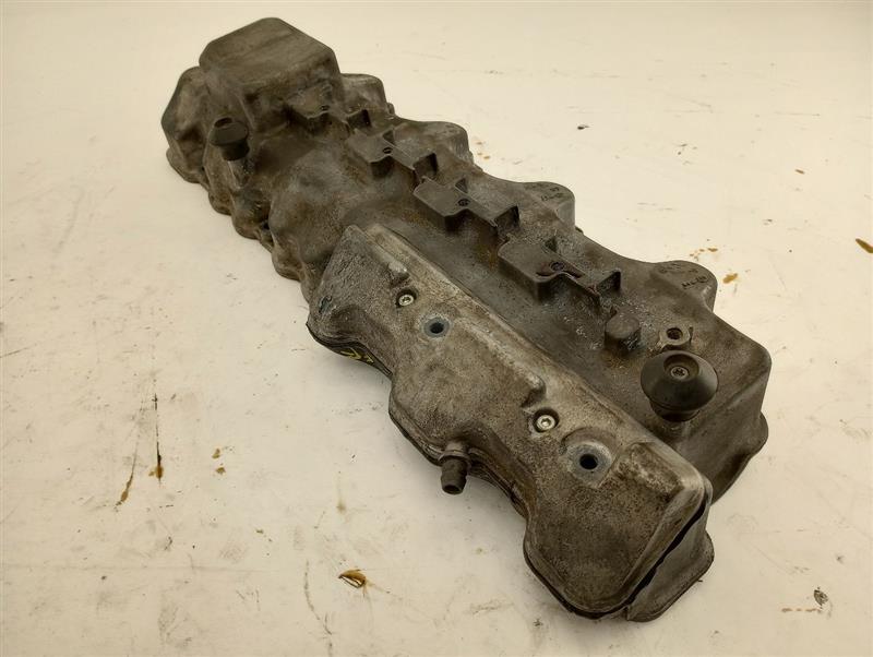 Mercedes SL500 Right Engine Valve Cover