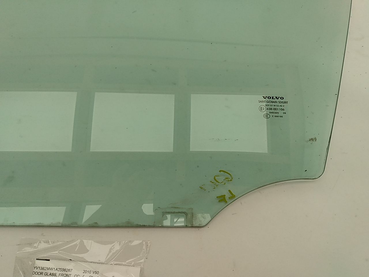 Volvo V50 Front Left Door Glass