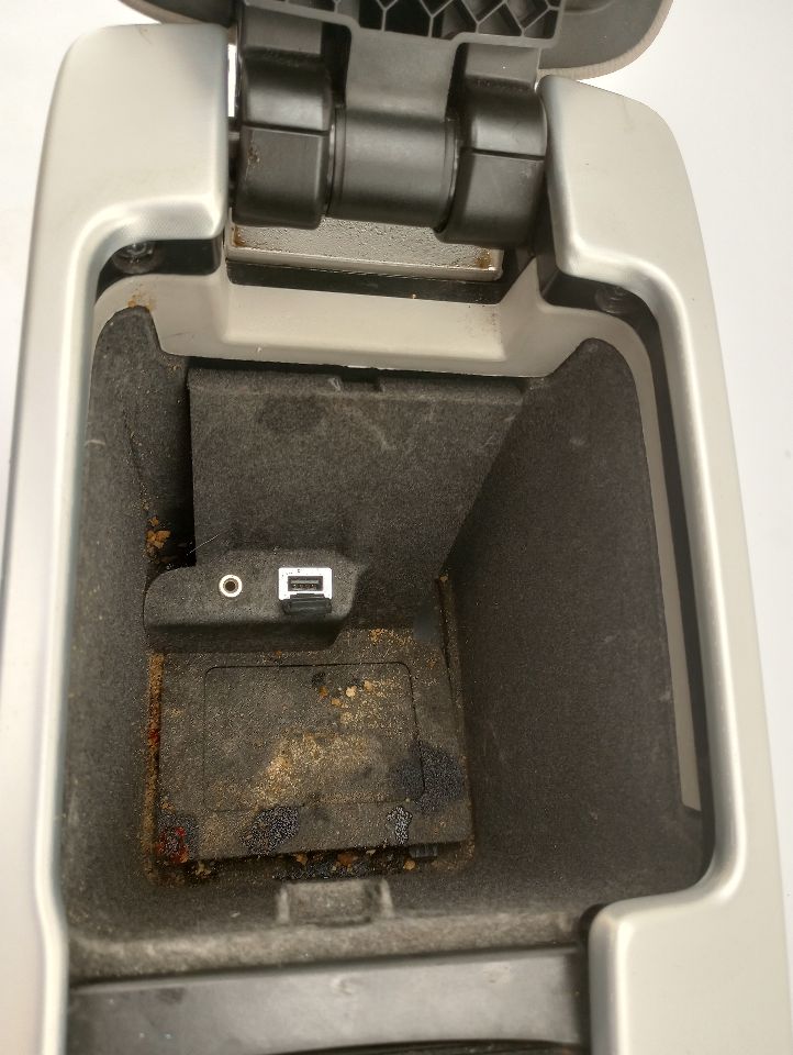 Volvo V50 Front Center Console