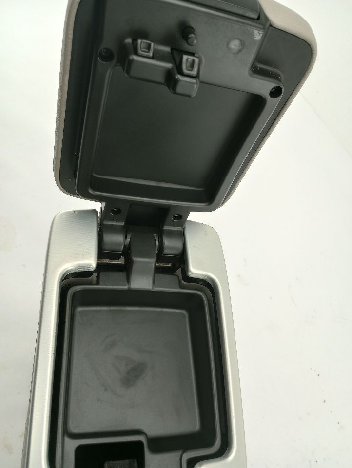 Volvo V50 Front Center Console