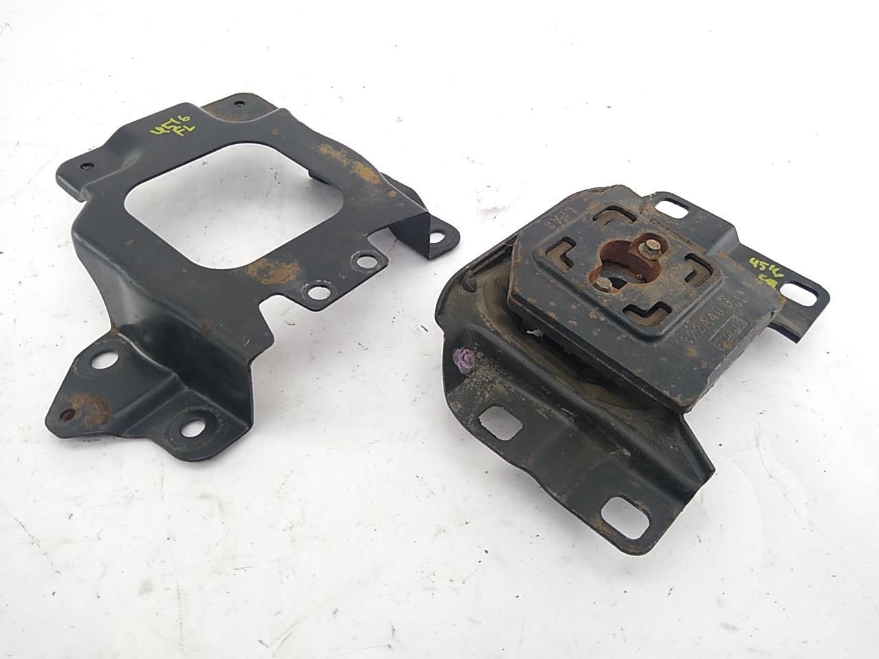 Volvo V50 Pair Of Engine Mounts