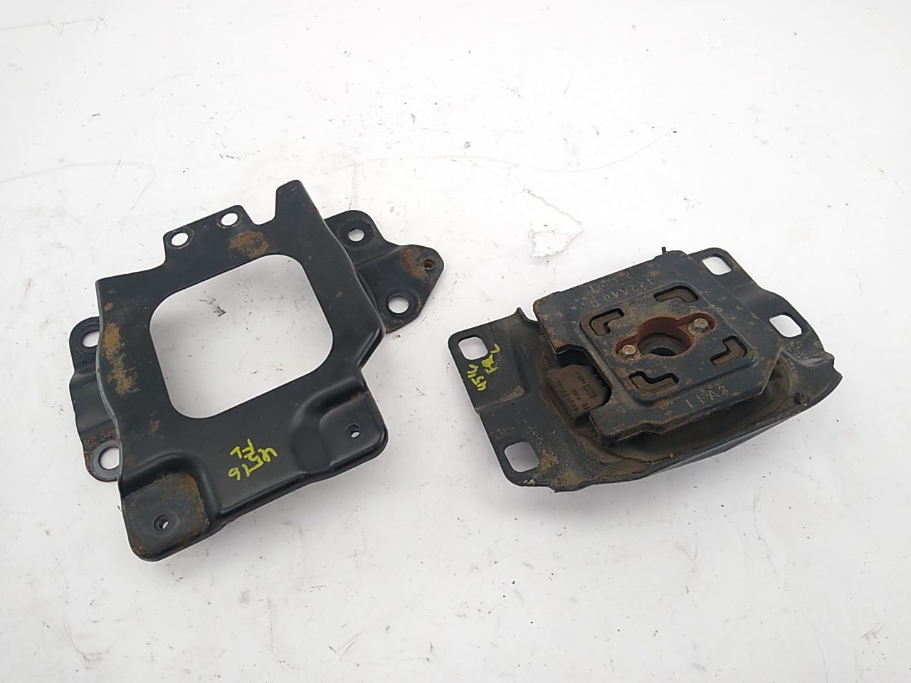 Volvo V50 Pair Of Engine Mounts