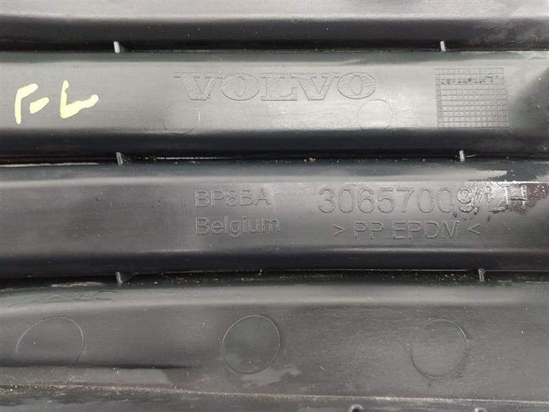 Volvo V50 Front Bumper Corner Trim