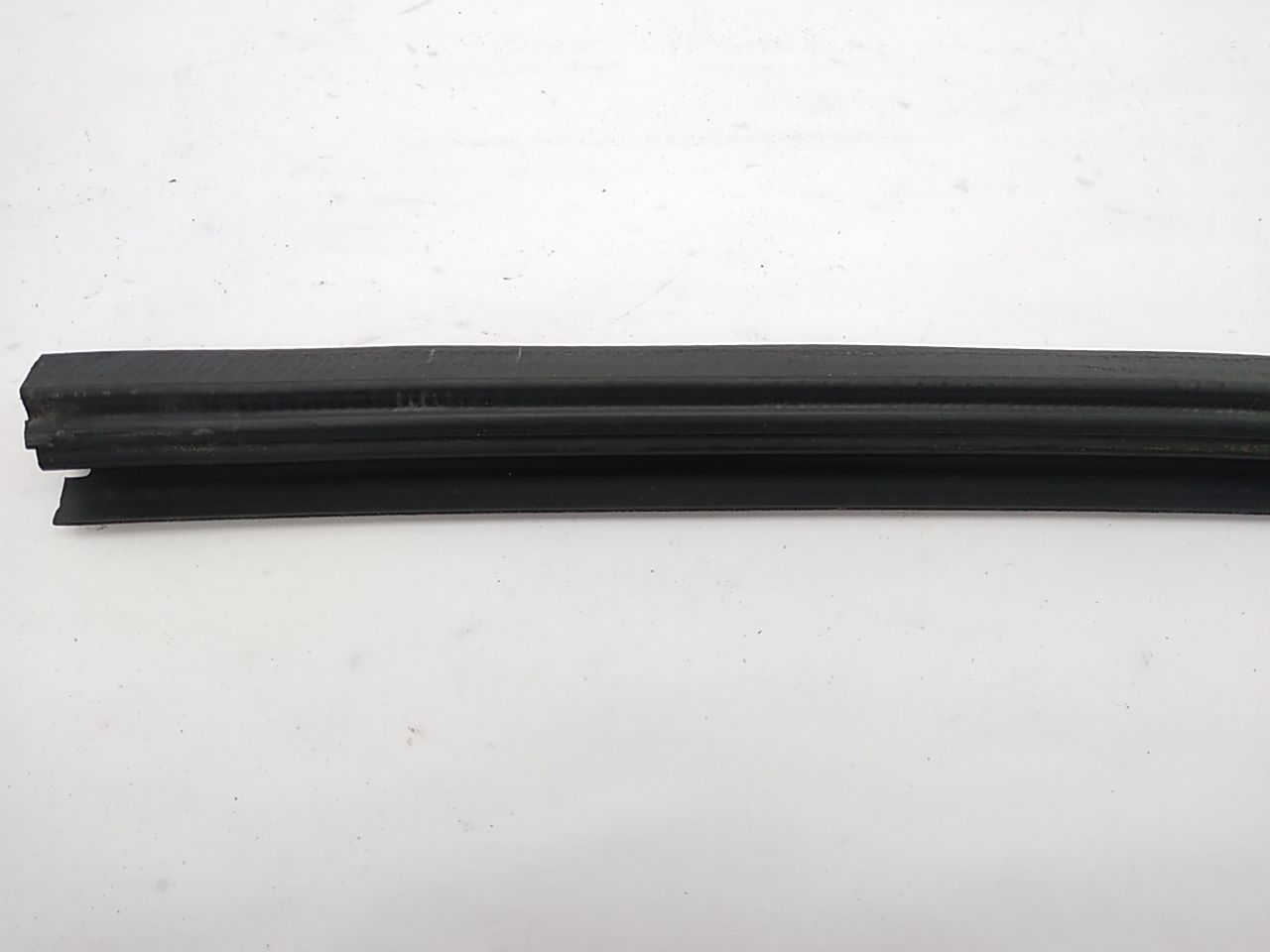 Buick Reatta Front Right Door Window Seal