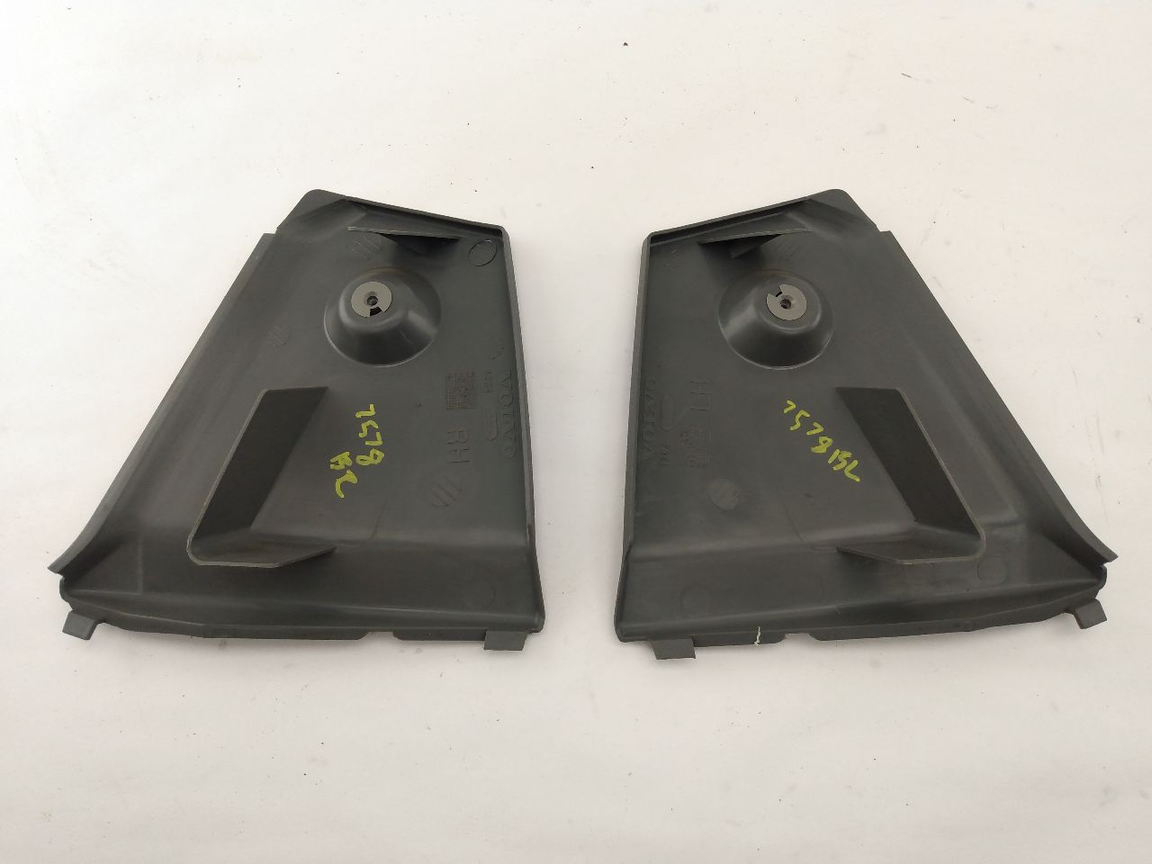 Volvo 960 Pair Of Body Mounted Tail Light Cover Trim