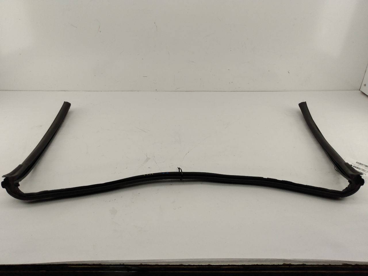 Mercedes SLK230 Front Center Convertible Top Seal - 0