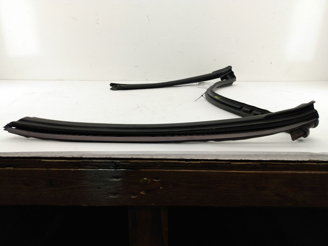 Mercedes SLK230 Front Center Convertible Top Seal