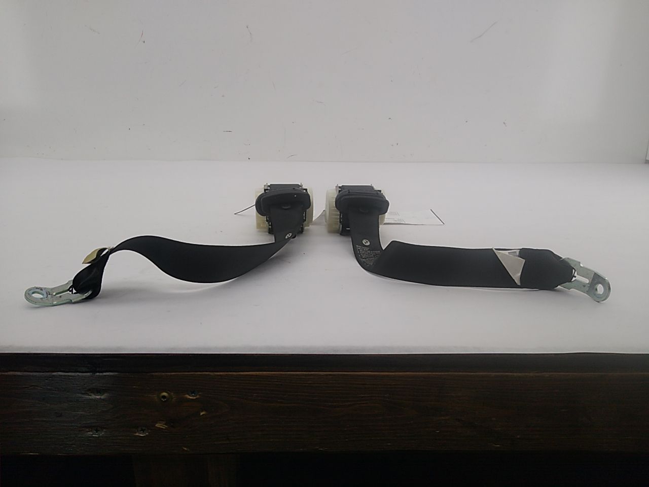 BMW 650I Pair Of Rear Seat Belt Retractors - 0