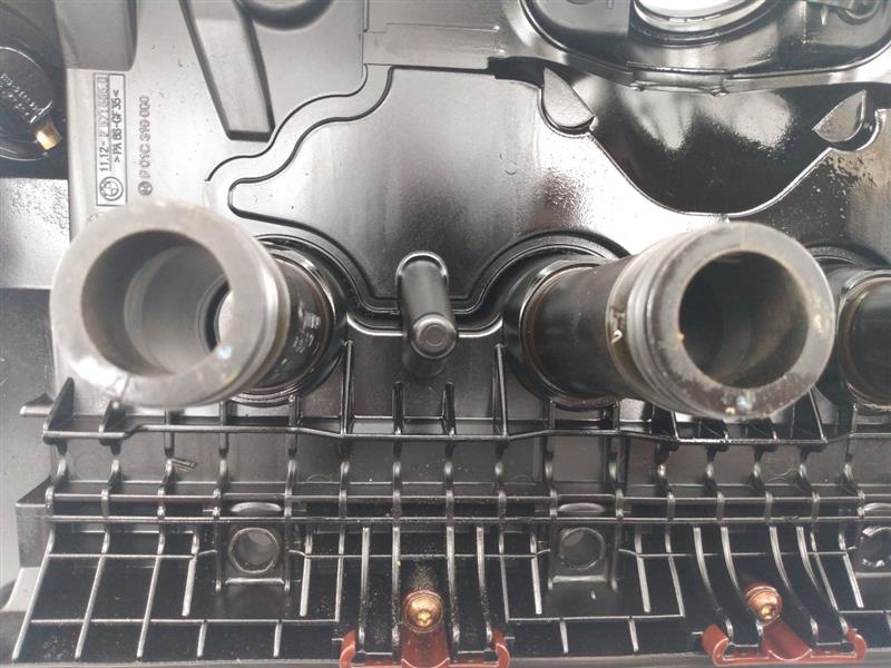 BMW 650I Right Engine Valve Cover