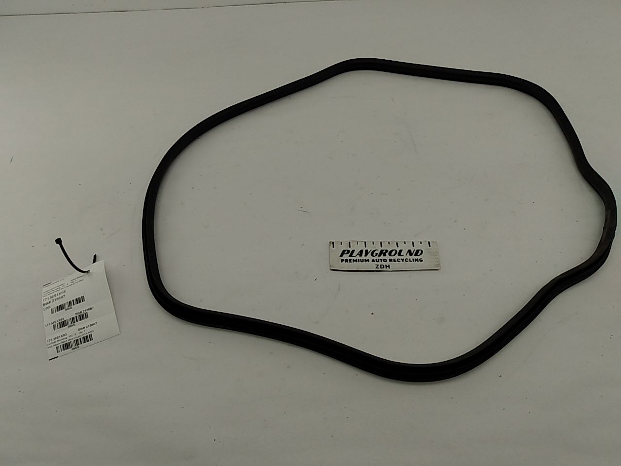 Mitsubishi 3000GT Trunk Seal