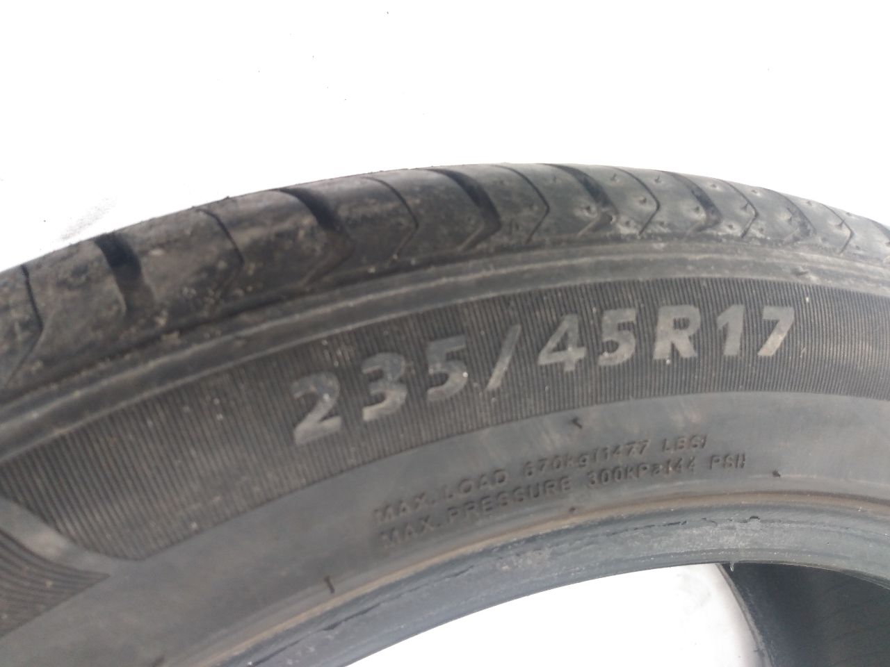 Single Advanta ER-700 Tire