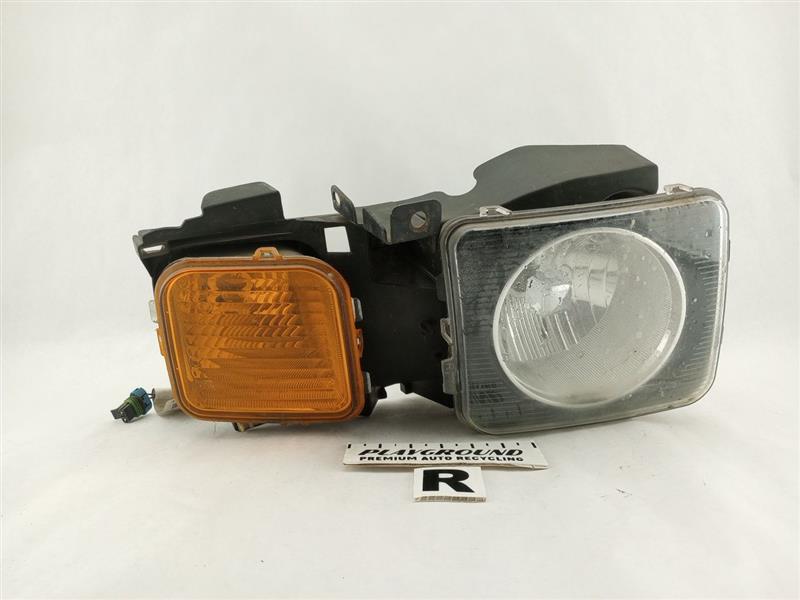 Hummer H3 Right Head Light And Corner Light