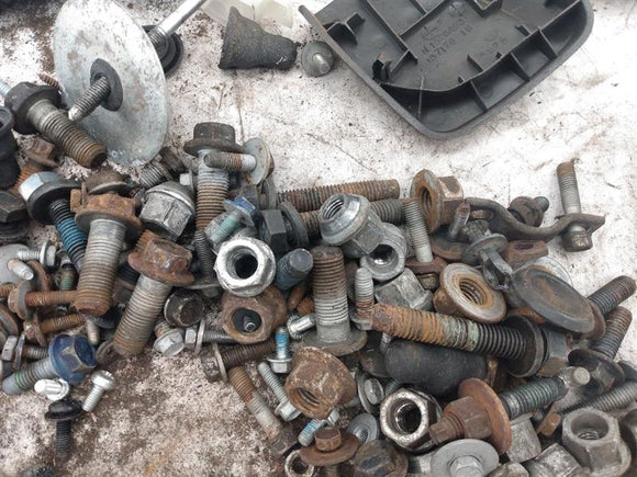 Hummer H3 Dismantling Hardware