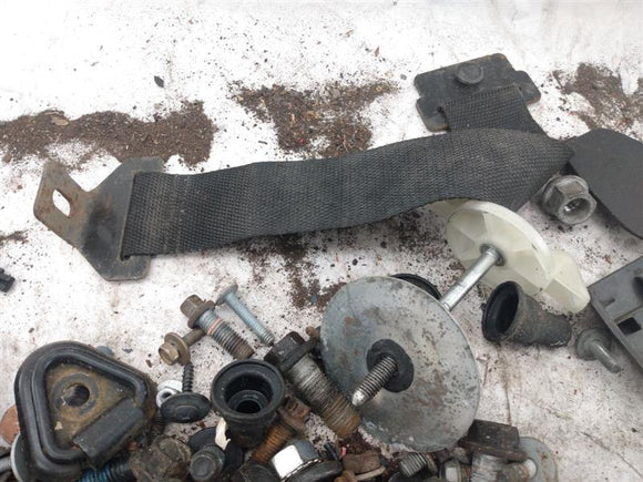 Hummer H3 Dismantling Hardware