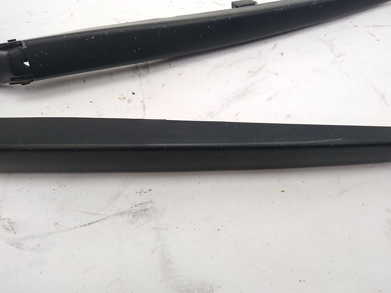 BMW 325I Pair Of Windshield Wiper Arms