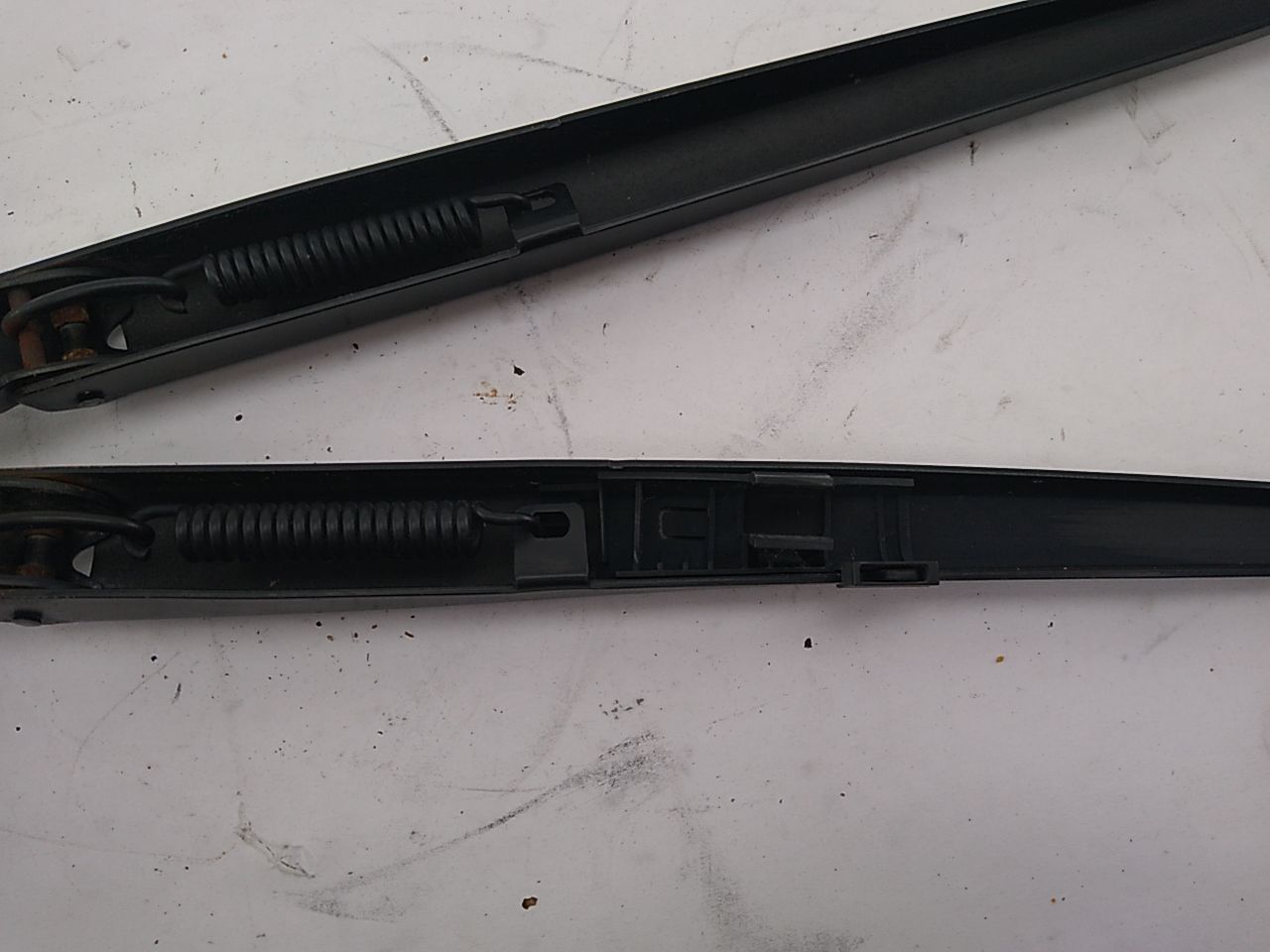 BMW 325I Pair Of Windshield Wiper Arms