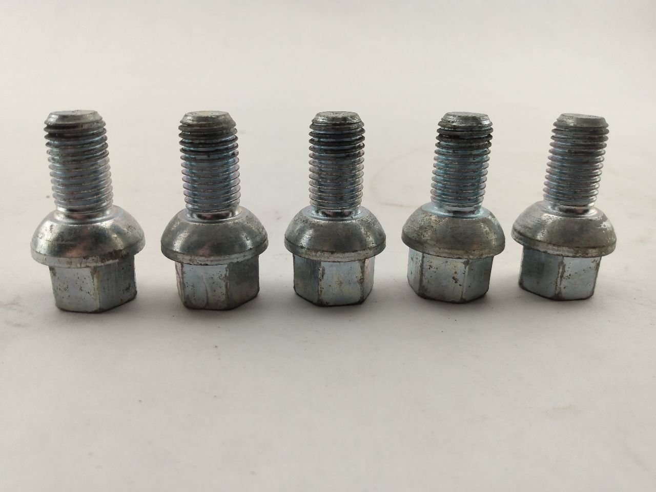 Mercedes SLK230 Set Of Spare Wheel Lug Nuts