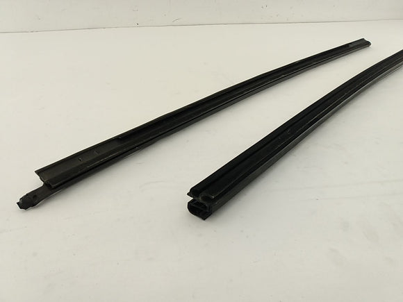 Saturn Sky Pair Of Front Right Door Weatherstrips