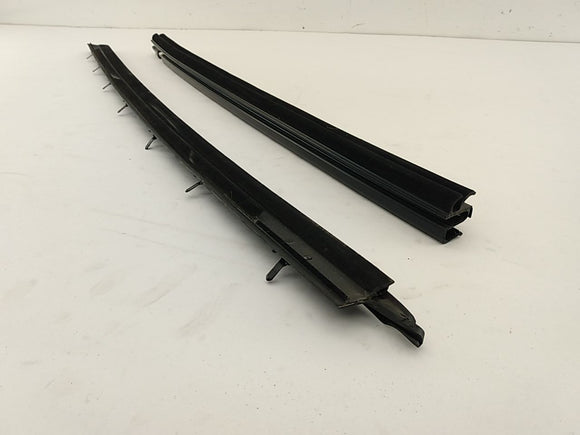 Saturn Sky Pair Of Front Right Door Weatherstrips