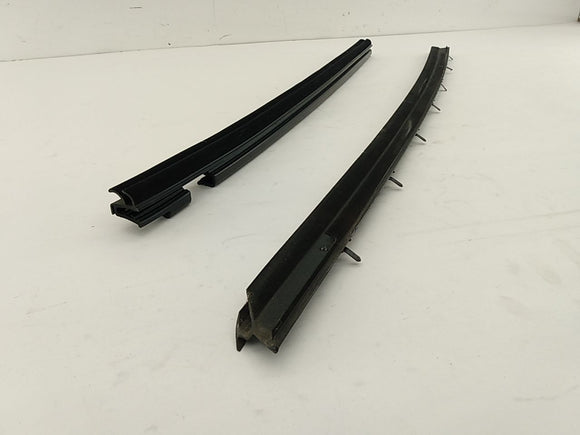 Saturn Sky Pair Of Front Right Door Weatherstrips