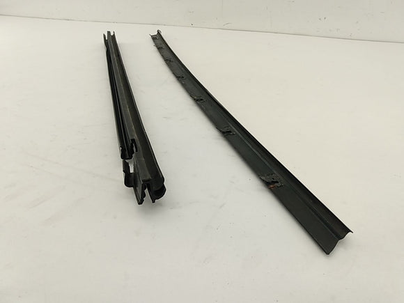 Saturn Sky Pair Of Front Right Door Weatherstrips