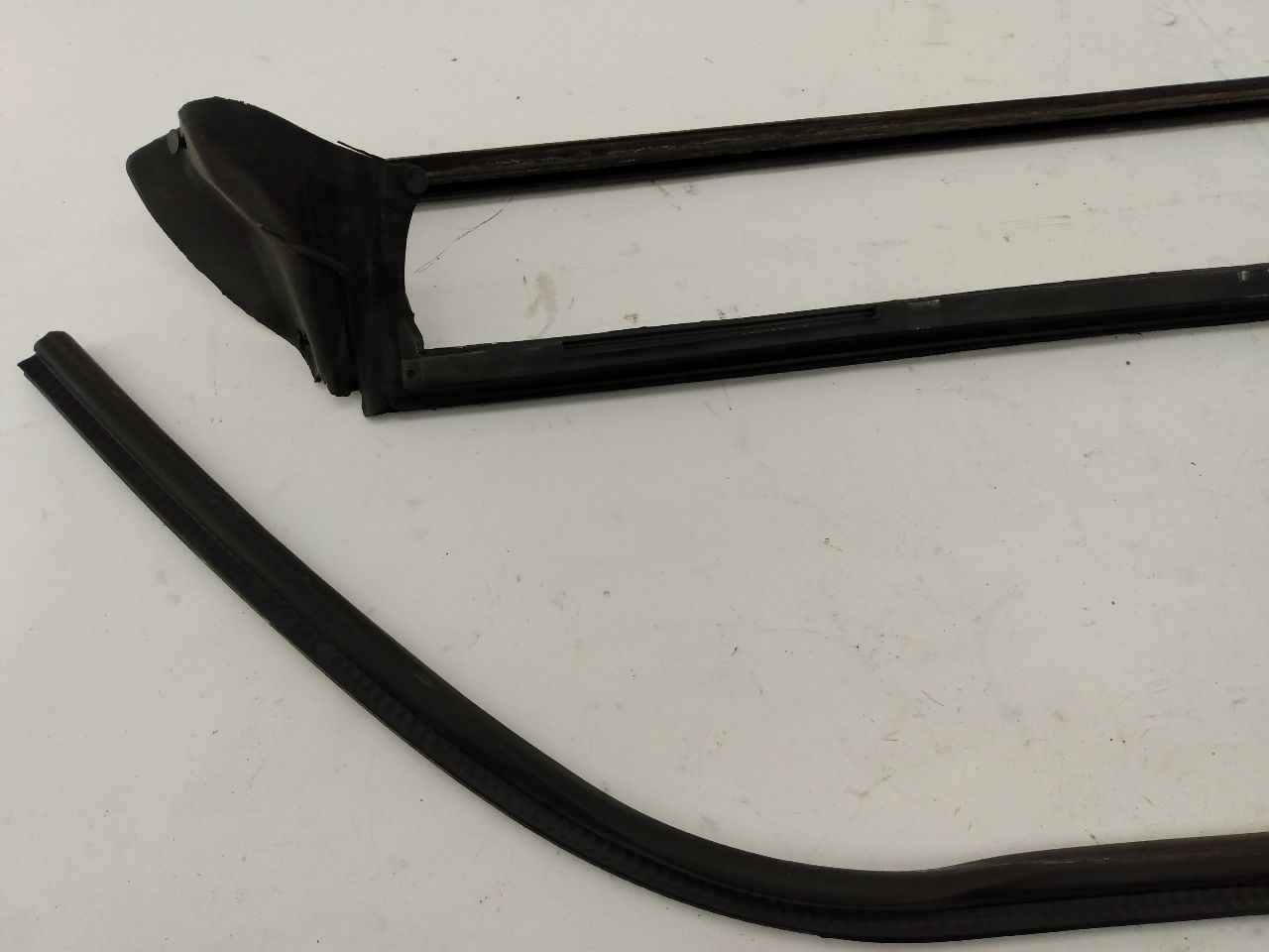 Mini Cooper S Front Right Door Window Sweeps & Seal