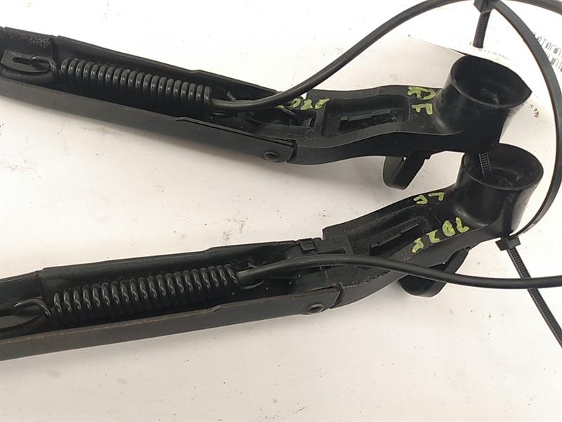 Chevrolet Silverado Pair Of Windshield Wiper Arms