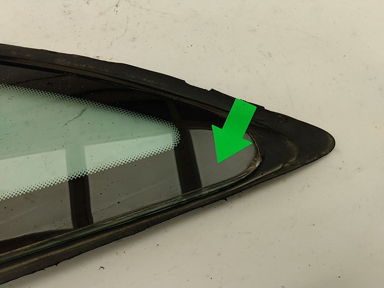 Chrysler Crossfire Rear Left Quarter Glass - 0