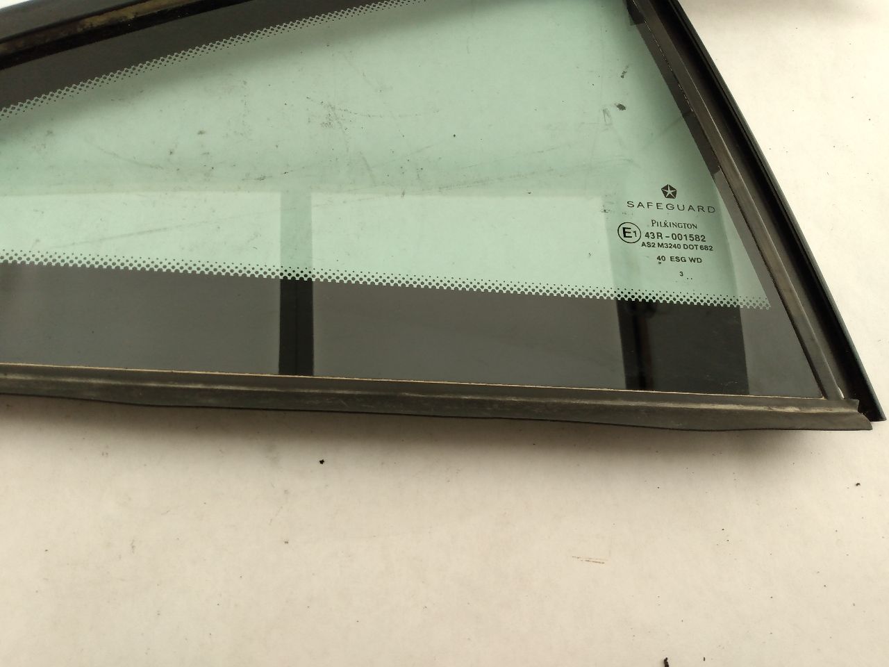 Chrysler Crossfire Rear Right Quarter Glass