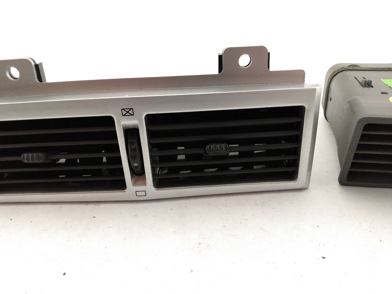 Chrysler Crossfire Set Of Front AC Vents